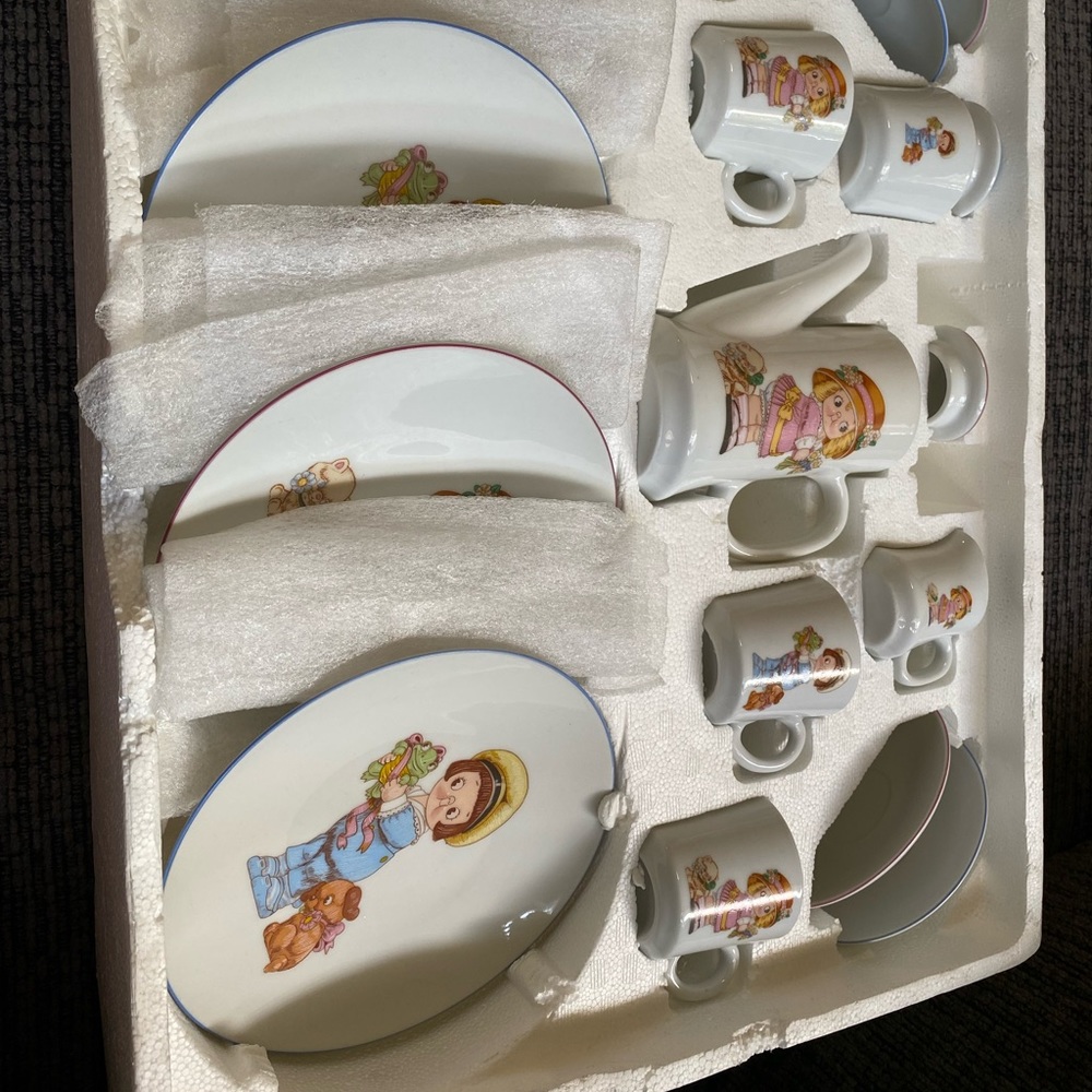 Vintage Dolly Dingle Tea Set
